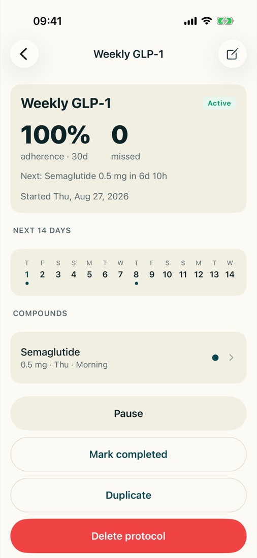 A protocol screen: 30-day adherence, missed doses, the next dose, the next 14 days of the schedule, and buttons to pause, complete or duplicate the protocol.